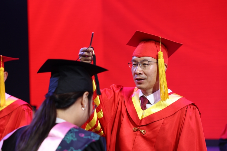 10朱书记